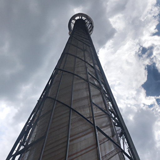 wie hoch ist der freefall tower im holiday park