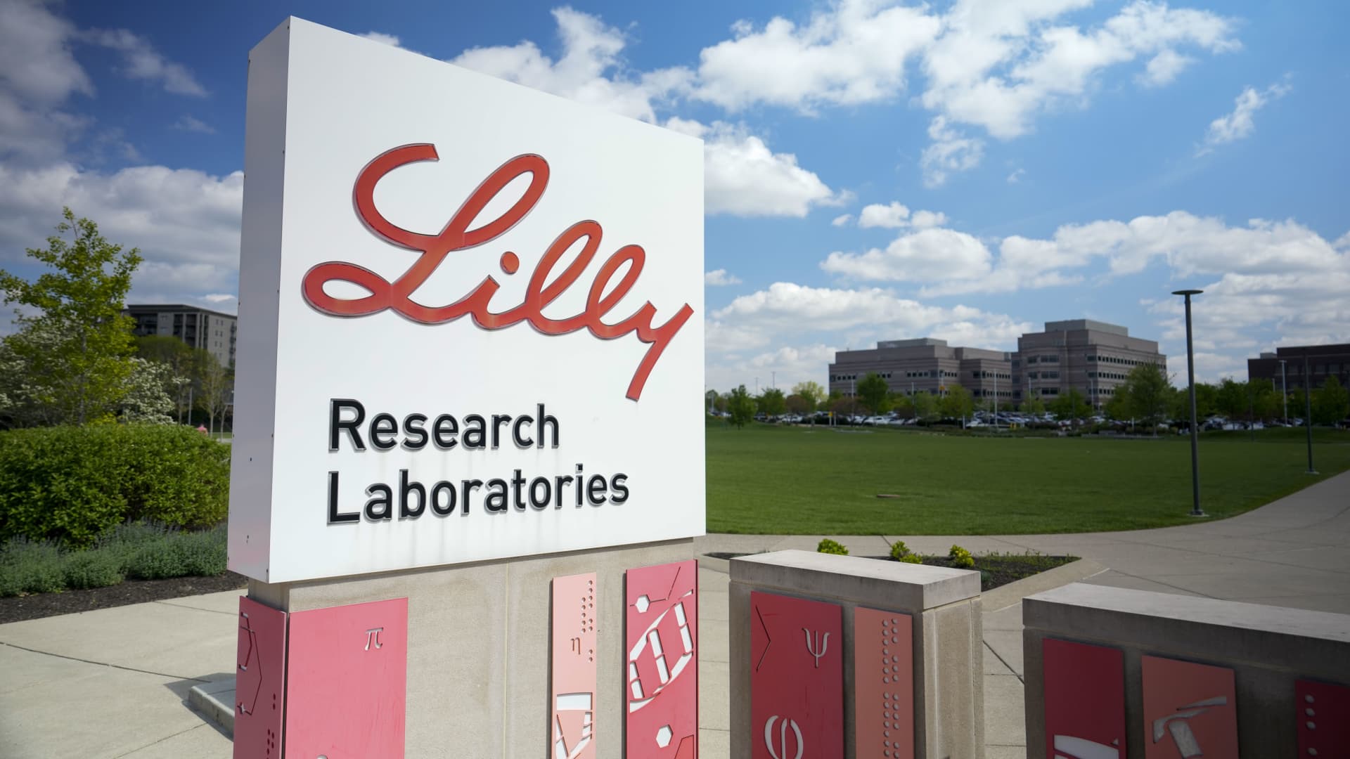 107235494 1683201790787 Gettyimages 1252633286 Eli Lilly Hq.jpeg